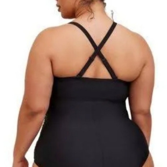 Torrid NWT swinsuit size 2/2X large. - Picture 2 of 9